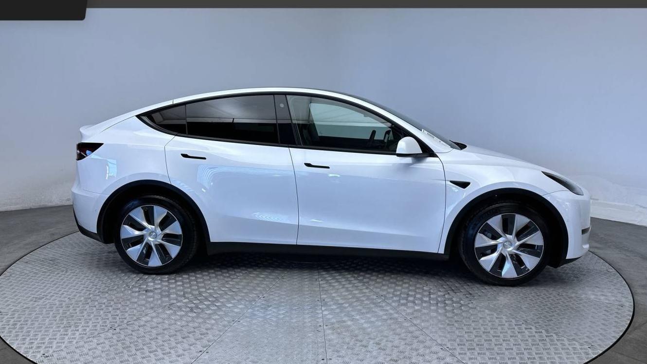 TESLA MODEL Y 2021 5YJYGDEEXMF158721 image